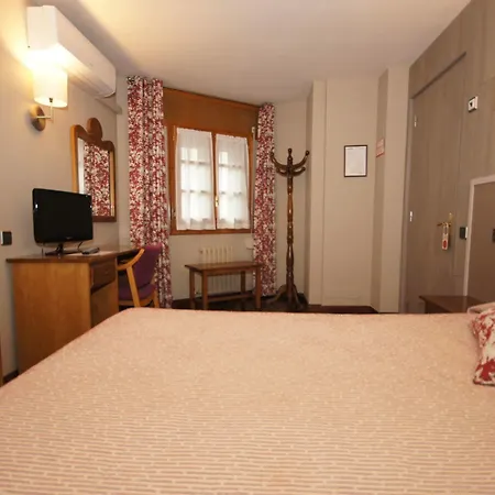 Hotel Aragueells 2*
